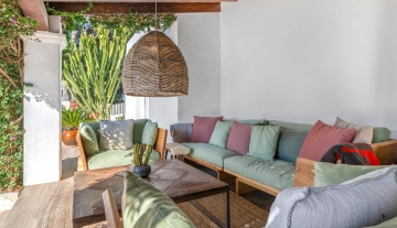 Resa Estates Paco for sale te koop finca paddel Ibiza lounge.jpg